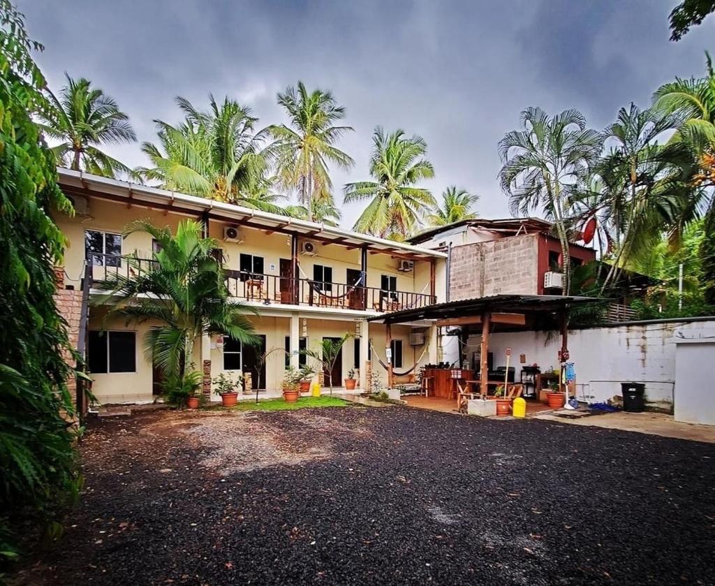 Dylan’s Surf Inn