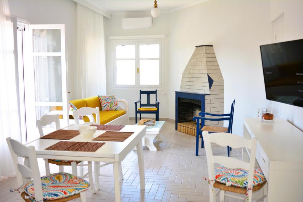 Tarmaros Apartments photo 1