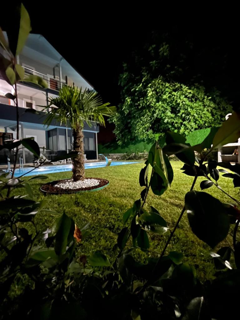 Villa with heated pool in large garden photo 4