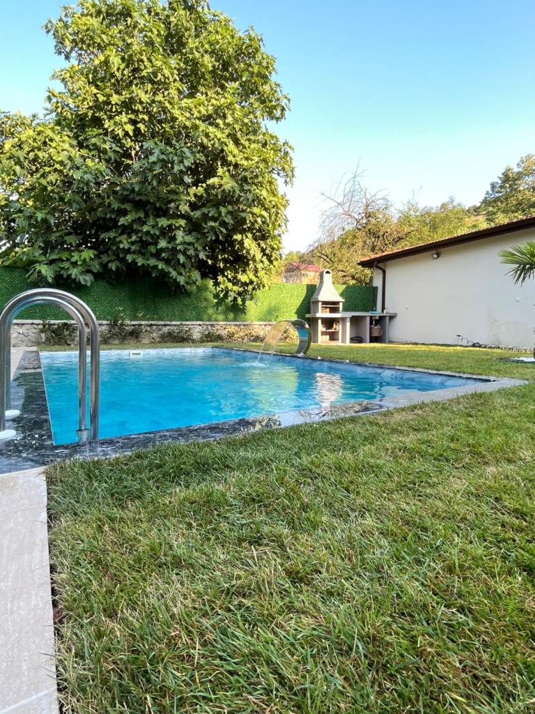 Villa with heated pool in large garden photo 3