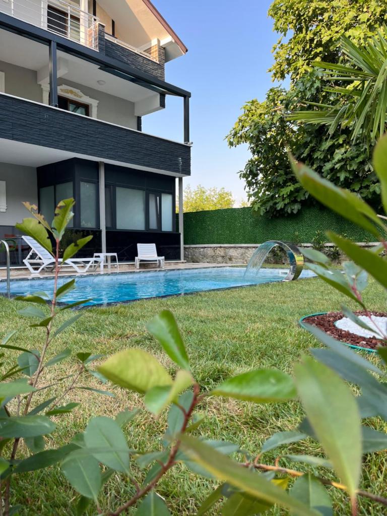 Villa with heated pool in large garden photo 2
