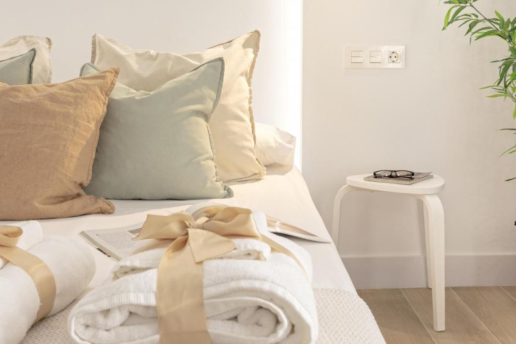 -MalagaSunApts- CityCenter Spacious Studio - Tap to explore photos