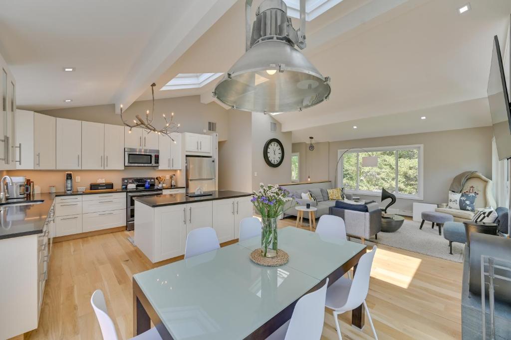 Alluring Hampton Bays Hideaway Less Than 2 Mi to Beach! photo 2