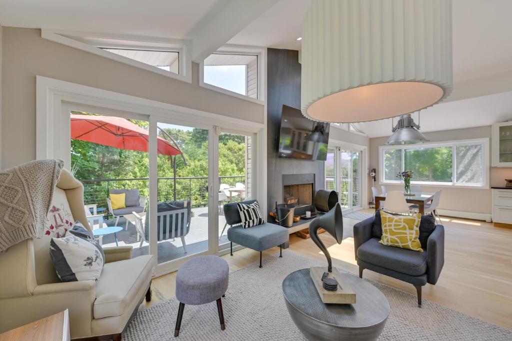 Alluring Hampton Bays Hideaway Less Than 2 Mi to Beach! photo 3