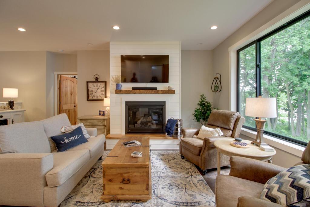 Lakefront Retreat in Alexandria with Kayaks and Dock photo 4
