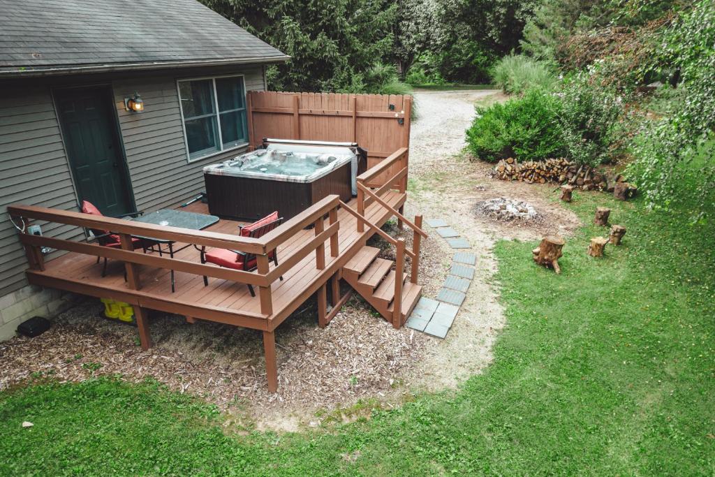 Patriot Cottage at American Heartland Cabins image