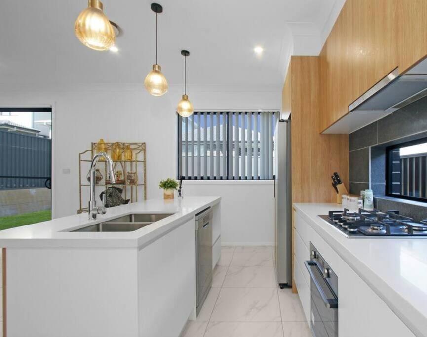 Colebee 4BR Modern House Near Business Park