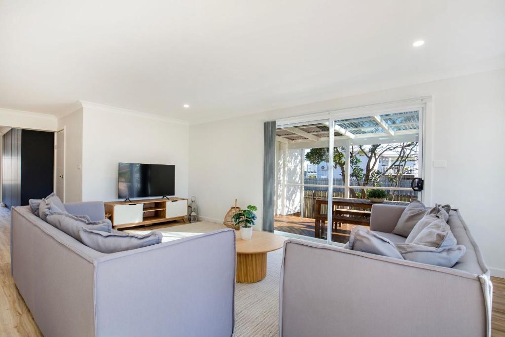 Breathe - Pet Friendly - 2 Mins Walk to Beach photo 1