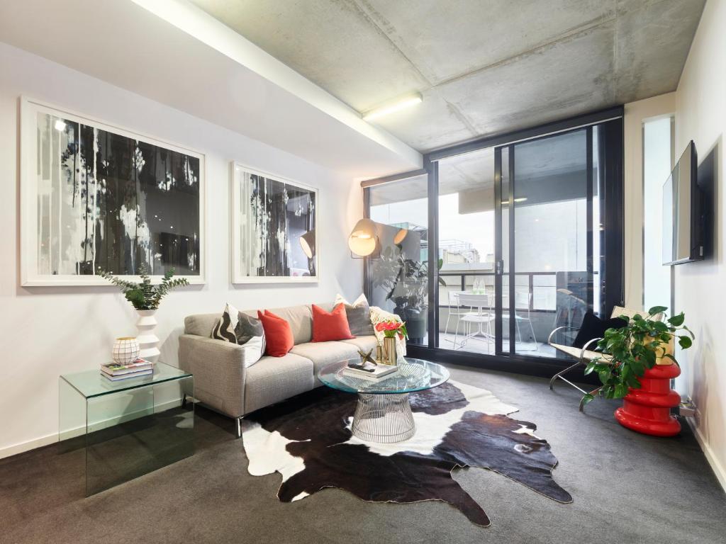 Furnished one bedroom Apartment St Kilda Road photo 1