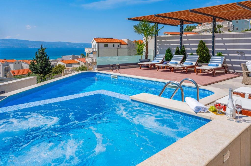 Luxury VILLA BANE, heated private pool and jacuzzi, sandy beach 120m far, 12 pax photo 2