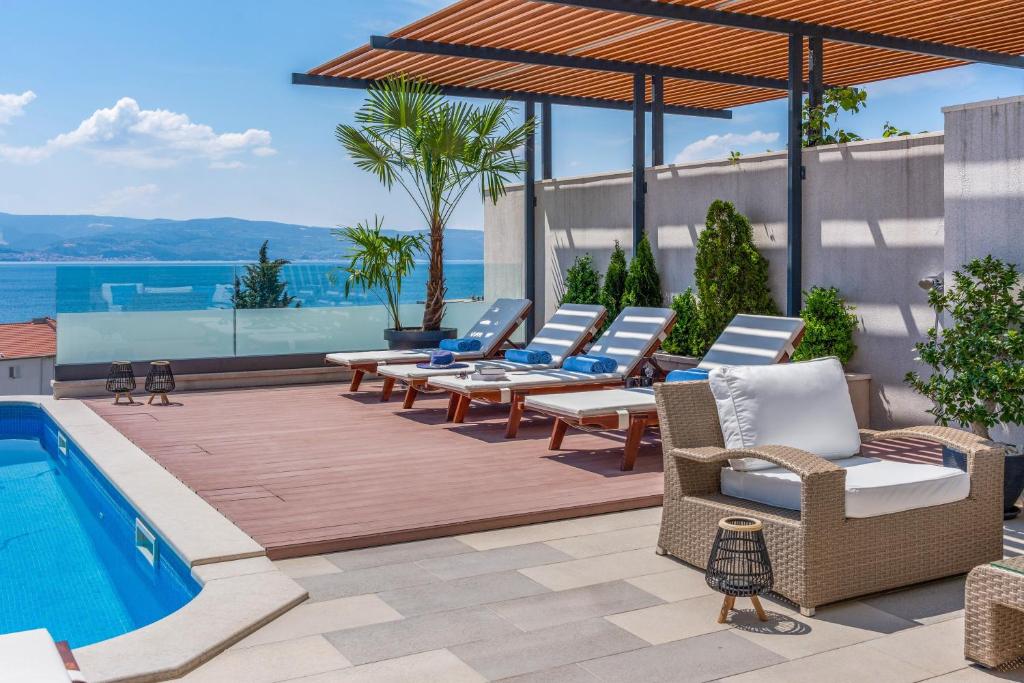 Luxury VILLA BANE, heated private pool and jacuzzi, sandy beach 120m far, 12 pax photo 1