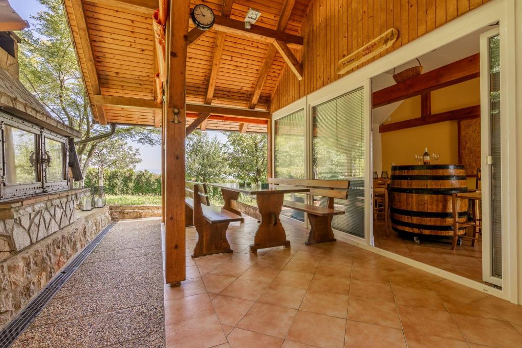Vineyard Cottage Pri Krakaru - Happy Rentals photo 2