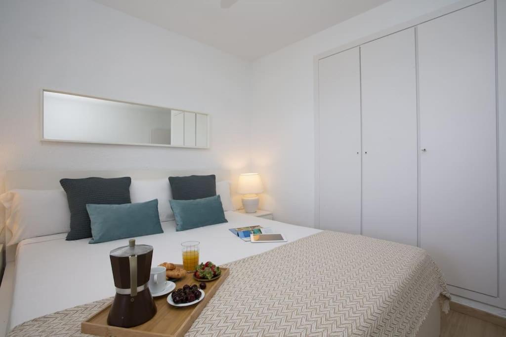 SingularStays El Puig Beach II photo 1