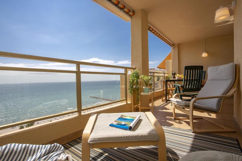 SingularStays El Puig Beach II photo 3