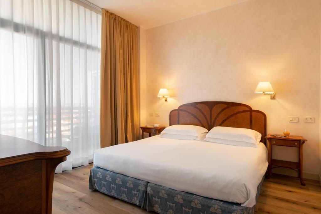 Grand Hotel Astoria photo 2