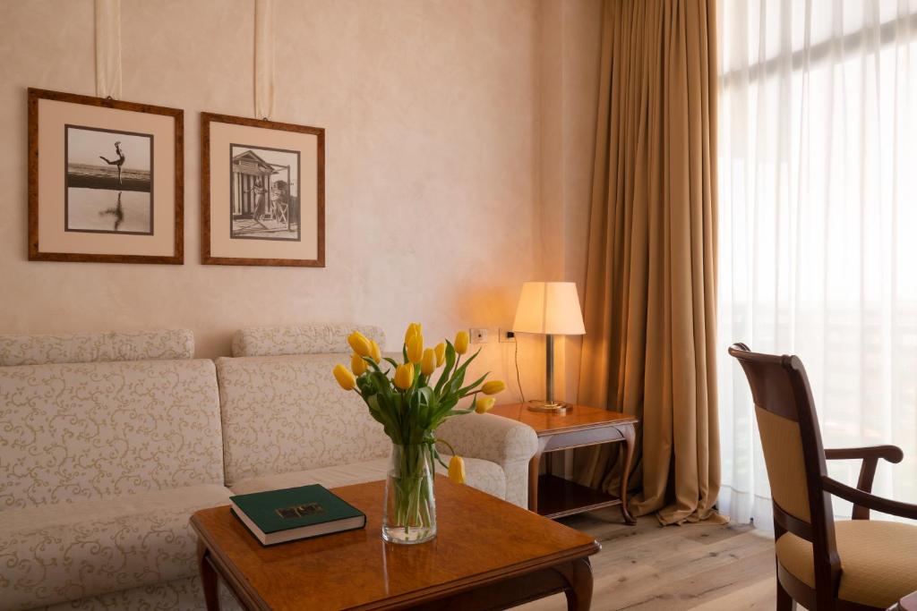 Grand Hotel Astoria photo 4