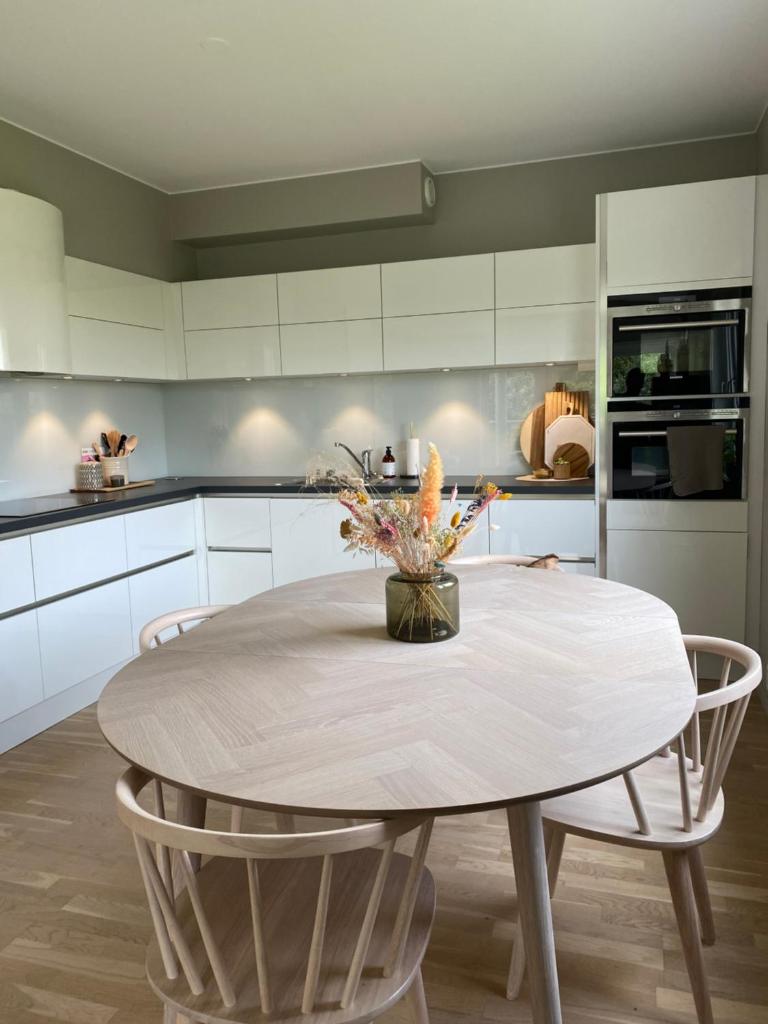 Moderne leilighet, 3 sov, parkering. photo 1