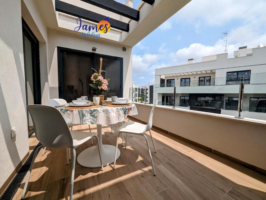 Penthouse with Com Pool Villamartin Golf VM36