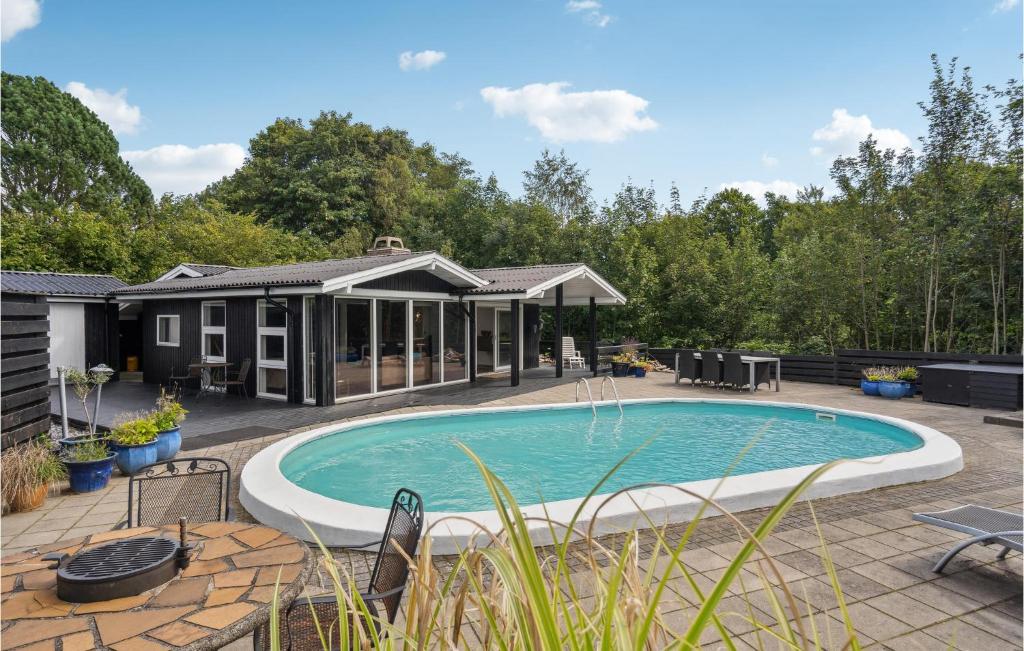 Stunning Home In Brkop With Outdoor Swimming Pool, Wifi And 3 Bedrooms