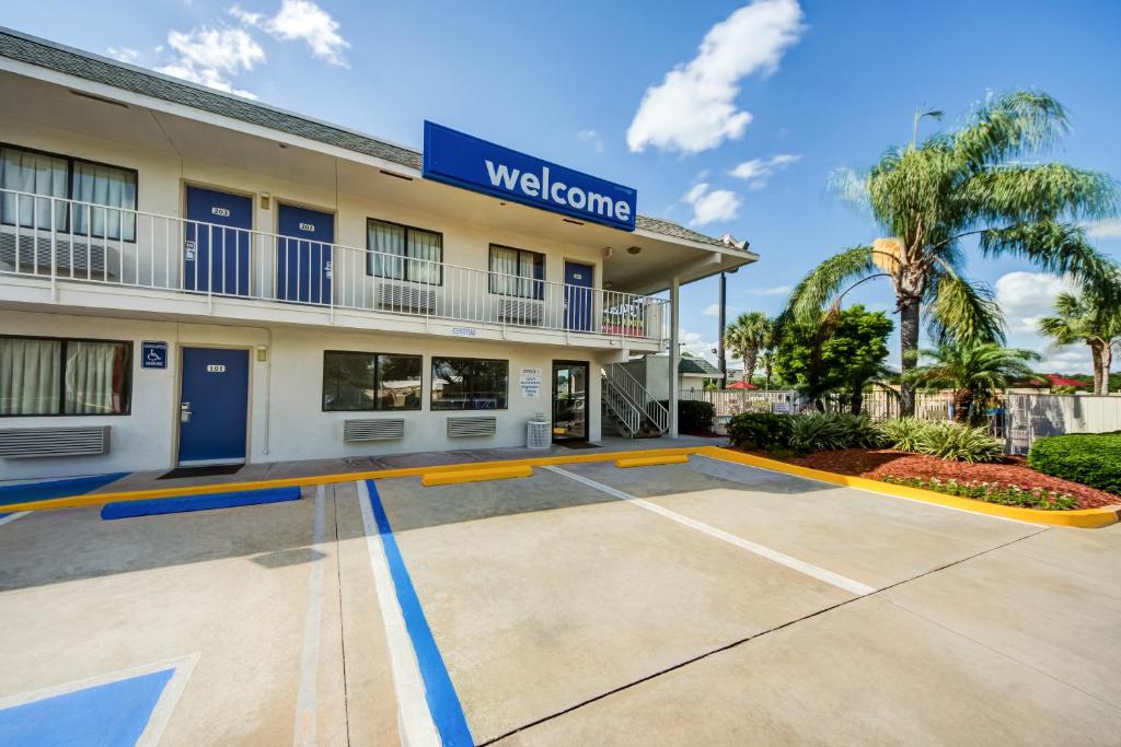 Motel 6 Lakeland, FL image