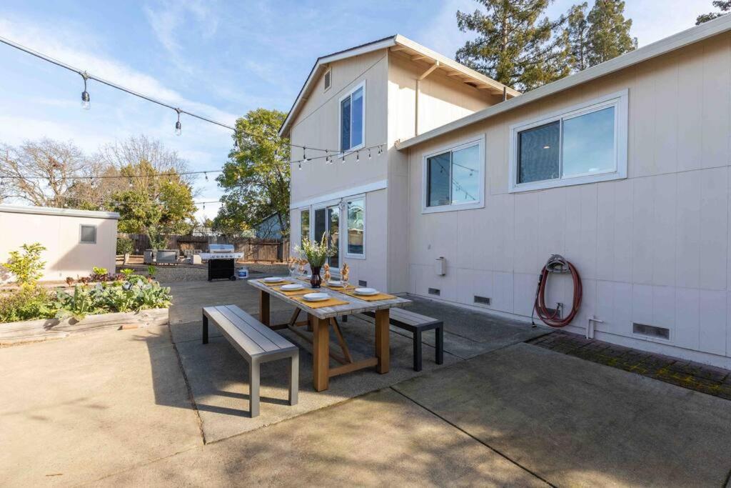 Spacious Home In The Heart of Wine Country photo 1