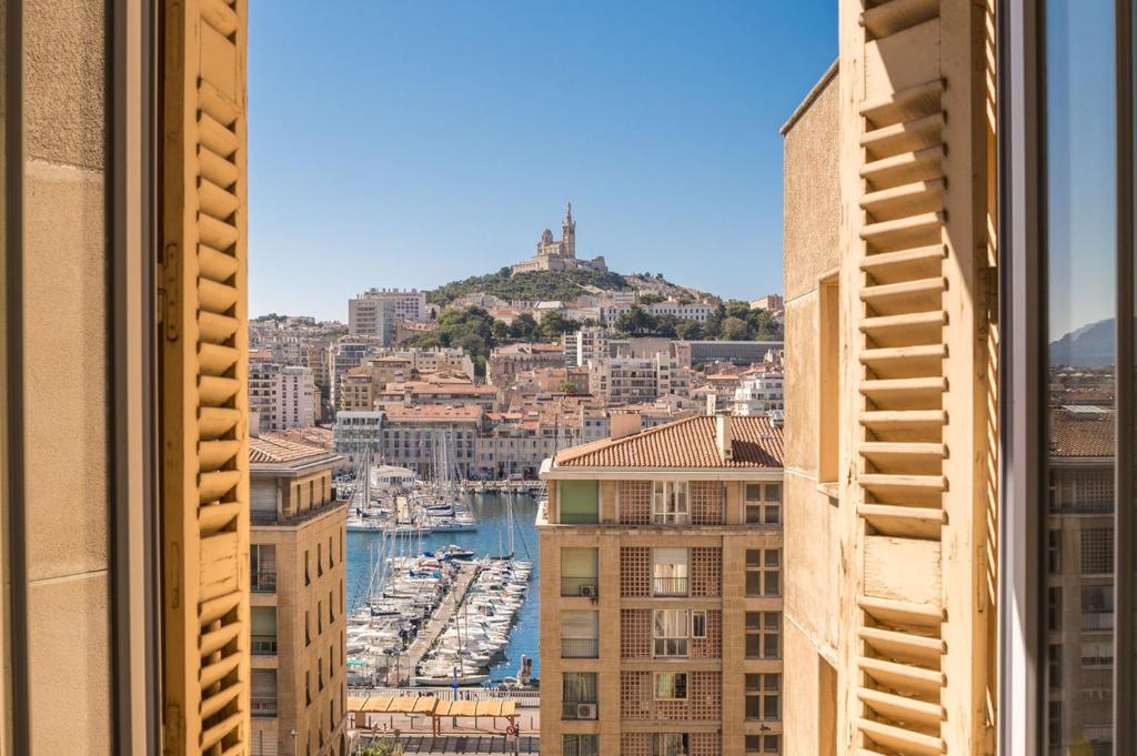 Splendide vue sur ND de la Garde et le Vieux Port