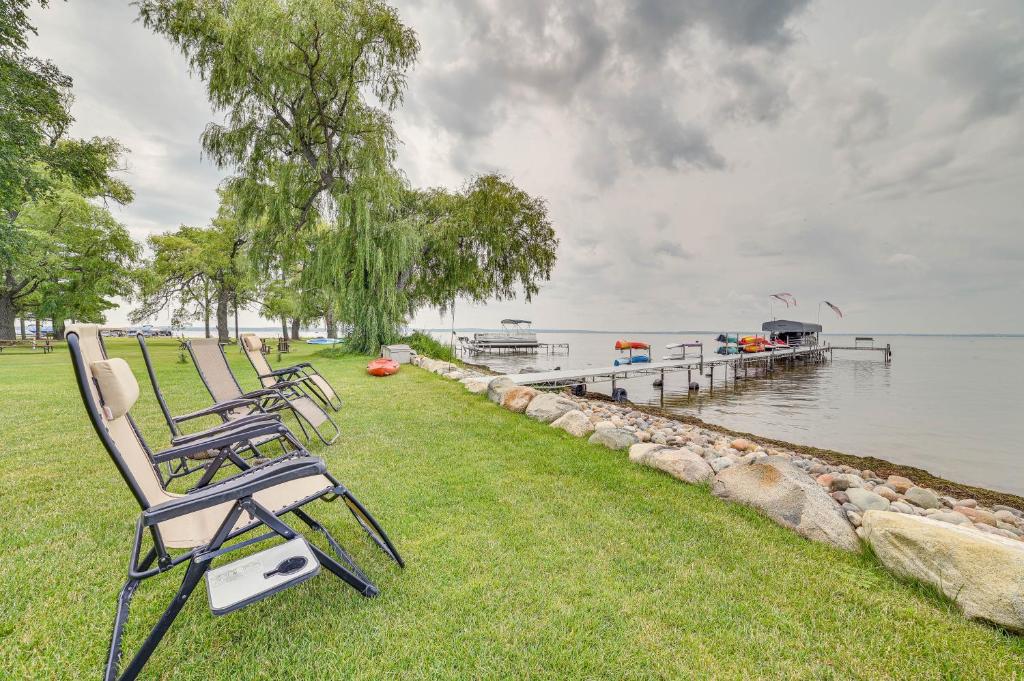 Houghton Lake Home with Private Dock and Kayaks! photo 2