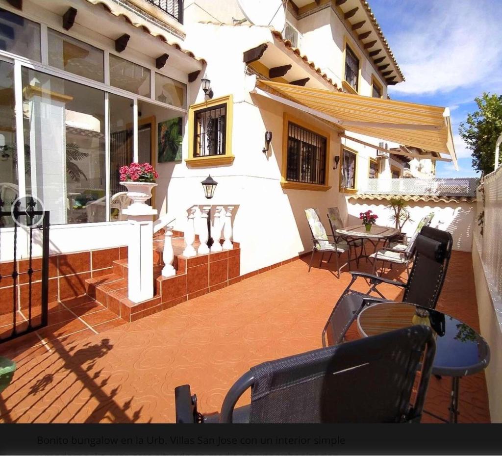Casa La Buganvilla - Playa Flamenca photo 3