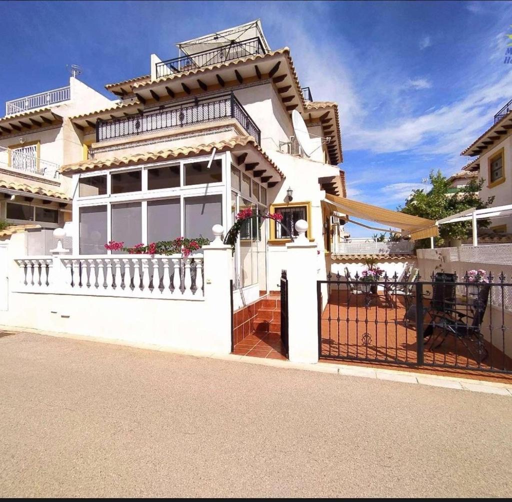 Casa La Buganvilla - Playa Flamenca photo 1