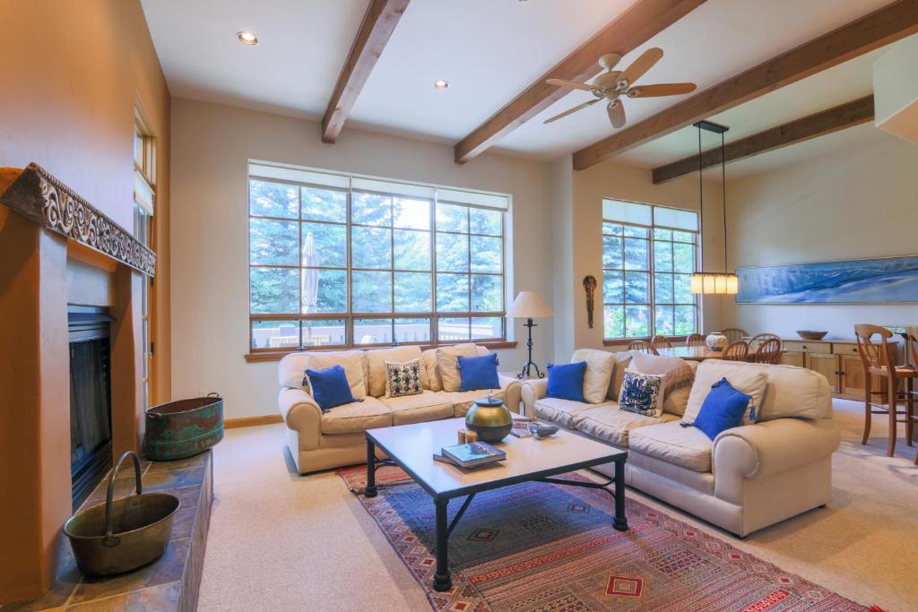 Family-Friendly Sun Valley Elkhorn Condo image