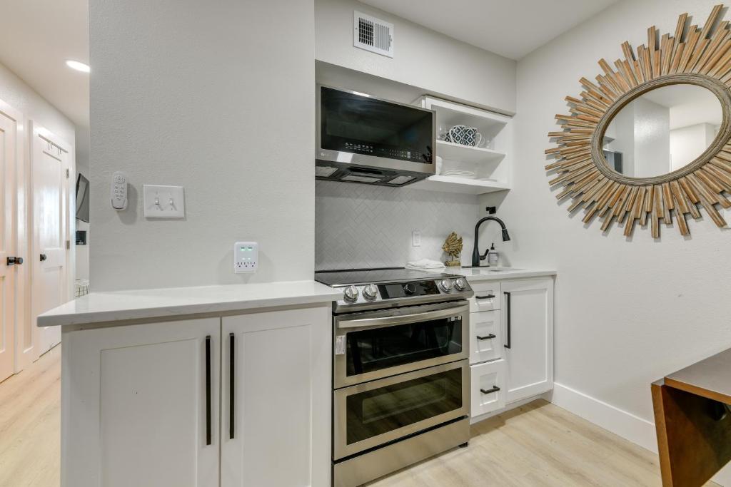 Corpus Christi Surfside Suite with Beach Access! photo 1