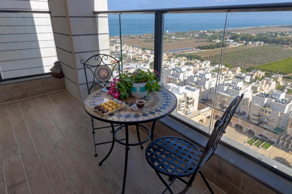 A modern apartment in Acre photo 2