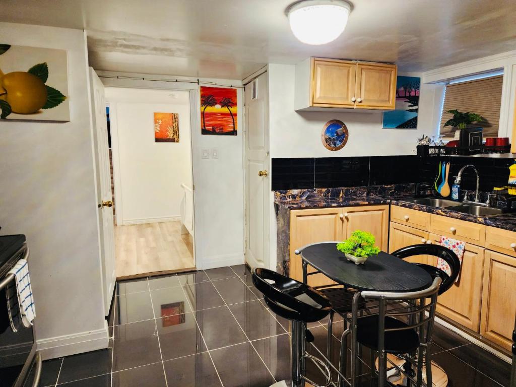 Private Basement Suite in Central Moncton photo 4