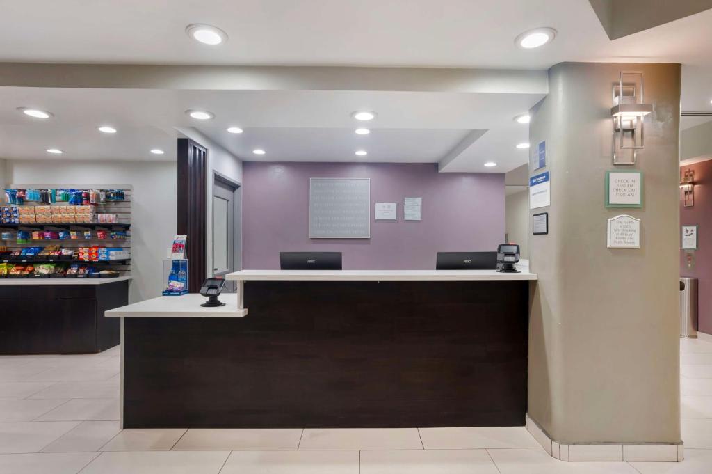 Best Western Plus Commerce Hotel photo 2