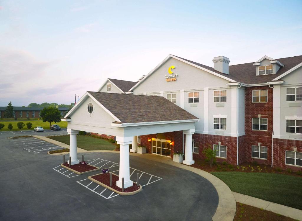 Comfort Suites Milwaukee Airport image