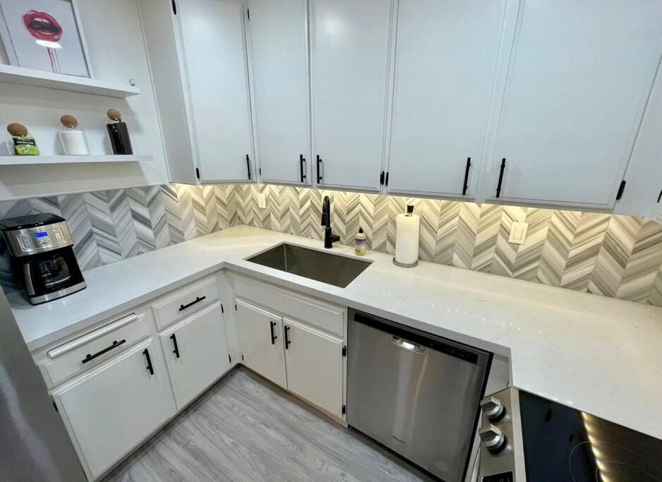 MCM Condo Downtown Palm Springs photo 2