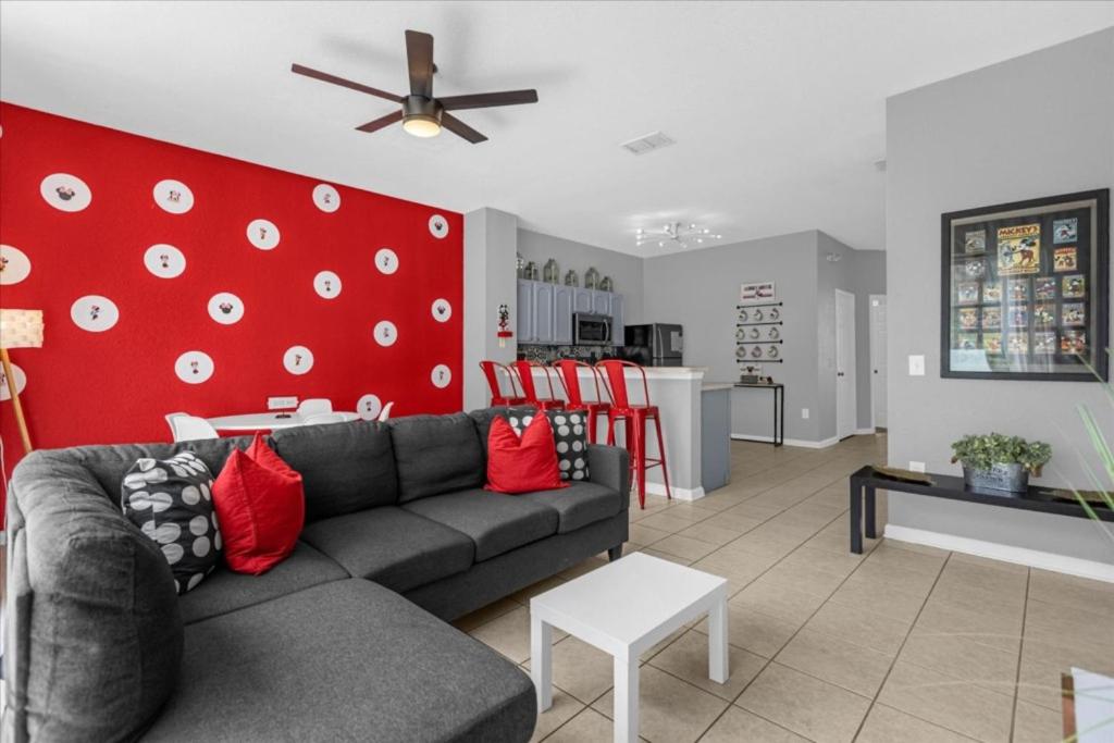 3 Bedrooms - 3 Bathrooms - Windsor Hills 7658 Kc image