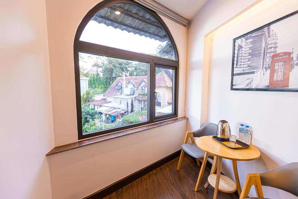 Khách sạn Hoàng Thu