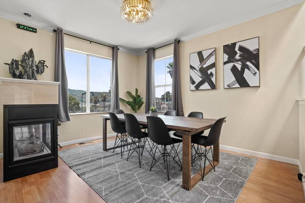 Beautiful Spacious House 2BR / 4BR in Silver Terrace photo 2