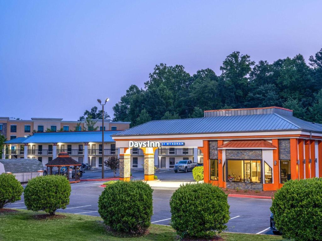 Days Inn by Wyndham Clemson photo 2