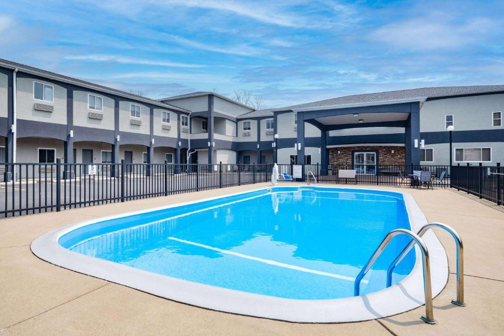 Days Inn & Suites by Wyndham Niagara Falls/Buffalo photo 4