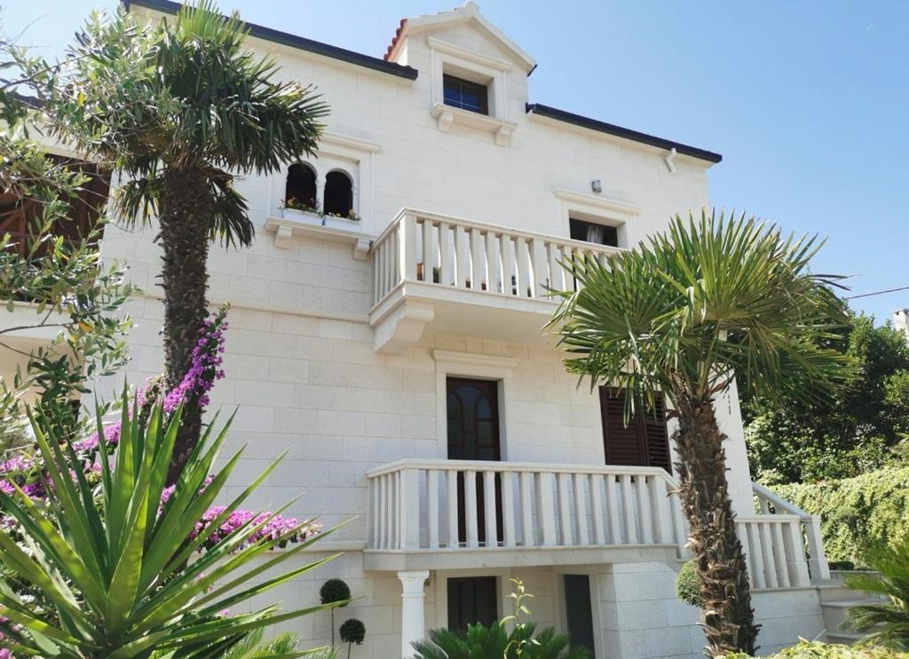 WHITE HOUSE Supetar-Brač