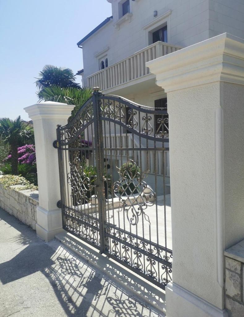 WHITE HOUSE Supetar-Brač photo 1