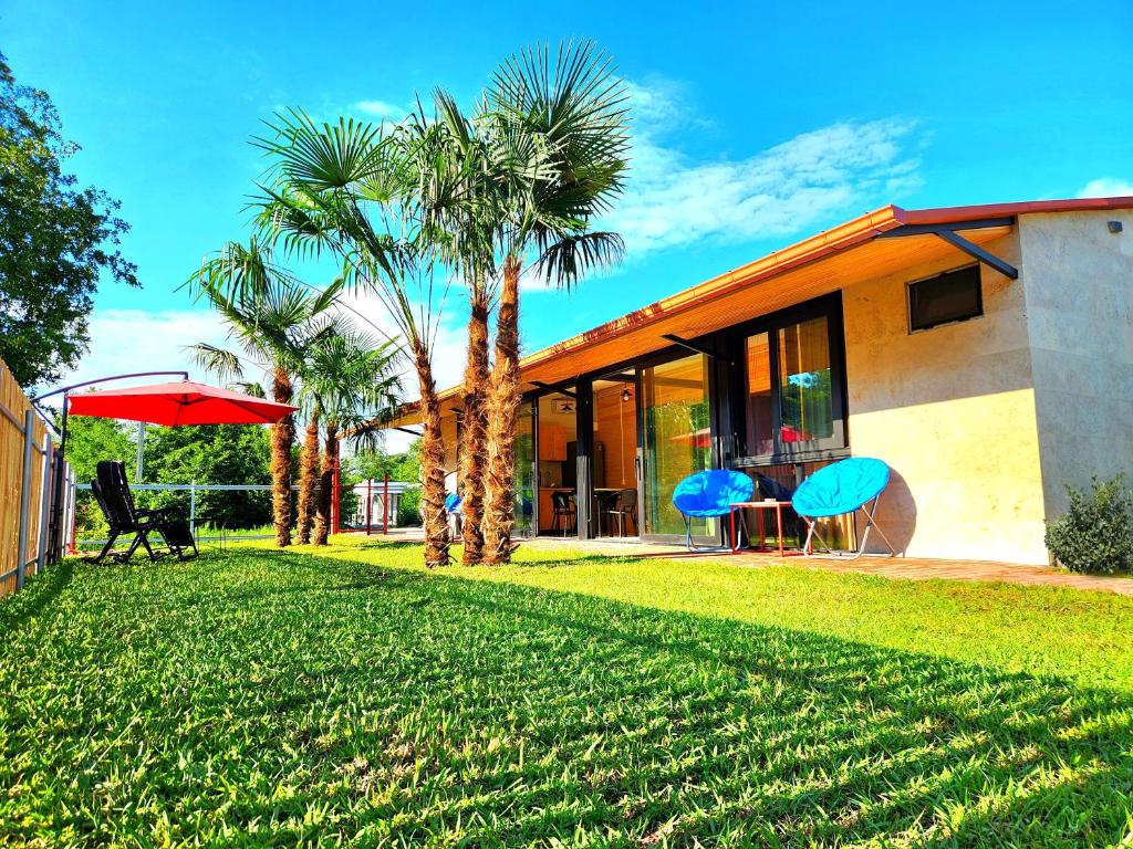 House&Yard Hellen 150m to beach