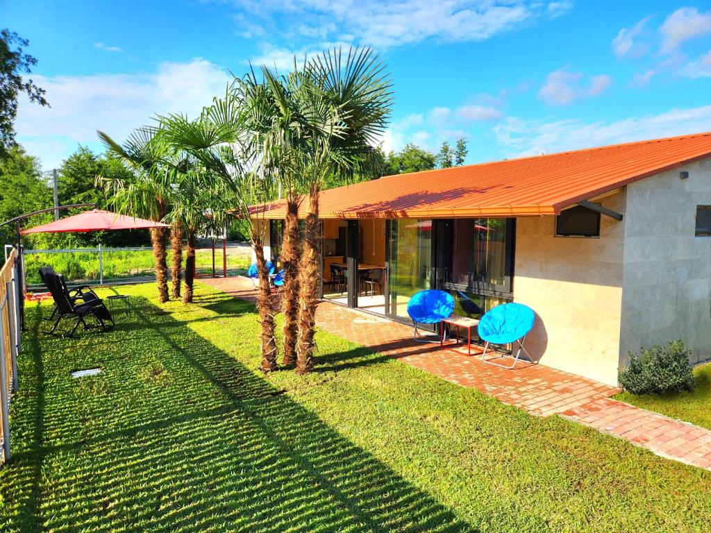 House&Yard Hellen 150m to beach photo 2