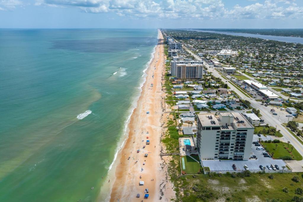 Oceanfront Penthouse 11b photo 3