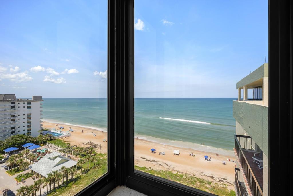 Oceanfront Penthouse 11b photo 4