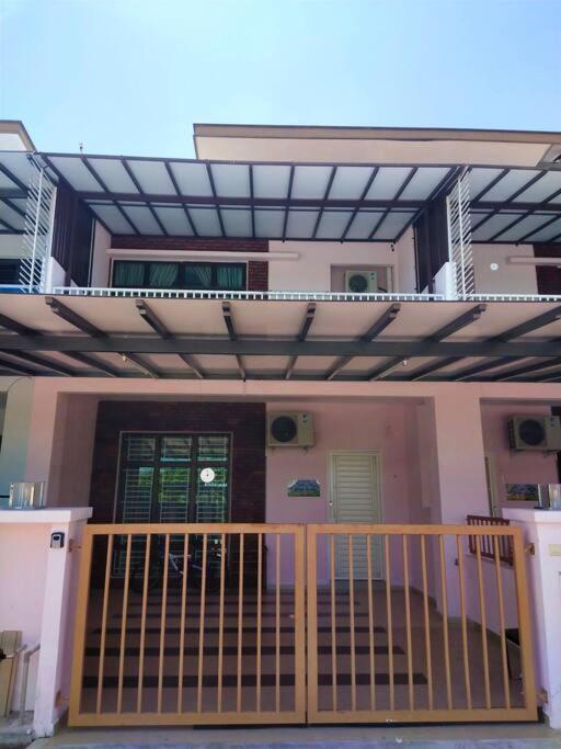 No 70 Sunlight Homestay 4R3B - 24 Pax, Karaoke photo 2