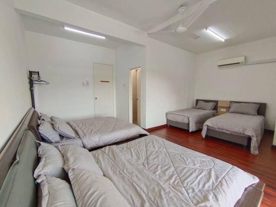 No 70 Sunlight Homestay 4R3B - 24 Pax, Karaoke photo 4