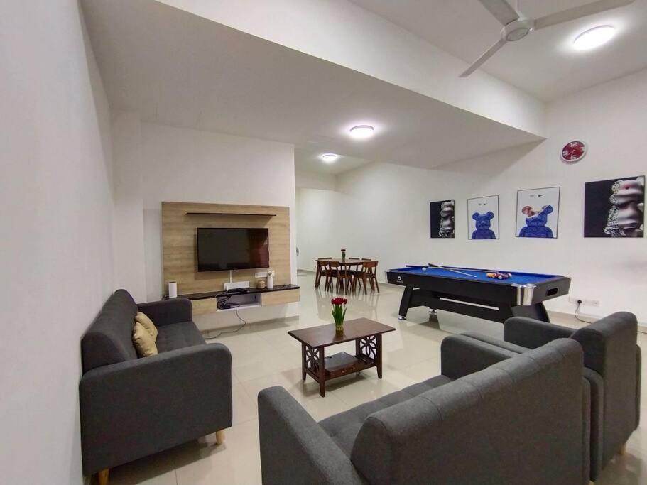 No 68 Sunlight Homestay 4R3B - 24 Pax, Karaoke